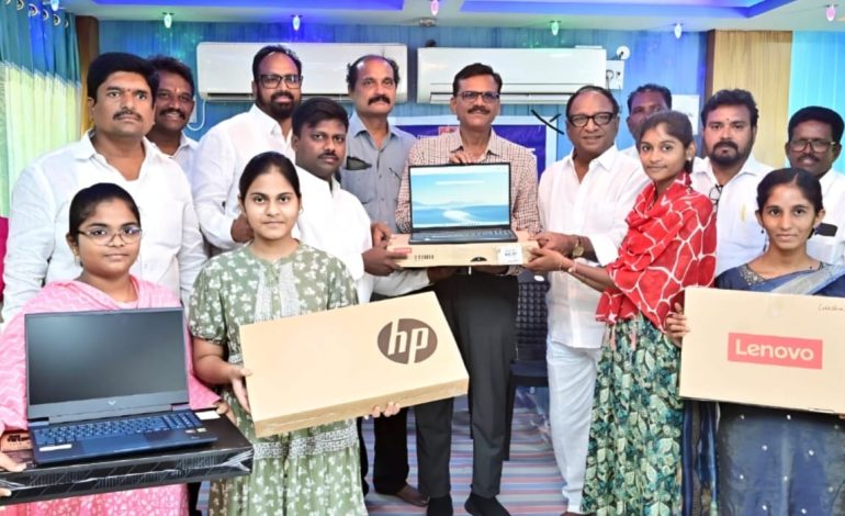 బెరాకా మినిస్ట్రీస్ సేవలు అభినందనీయం: డీఈఓ యు.వి. సుబ్బారావు