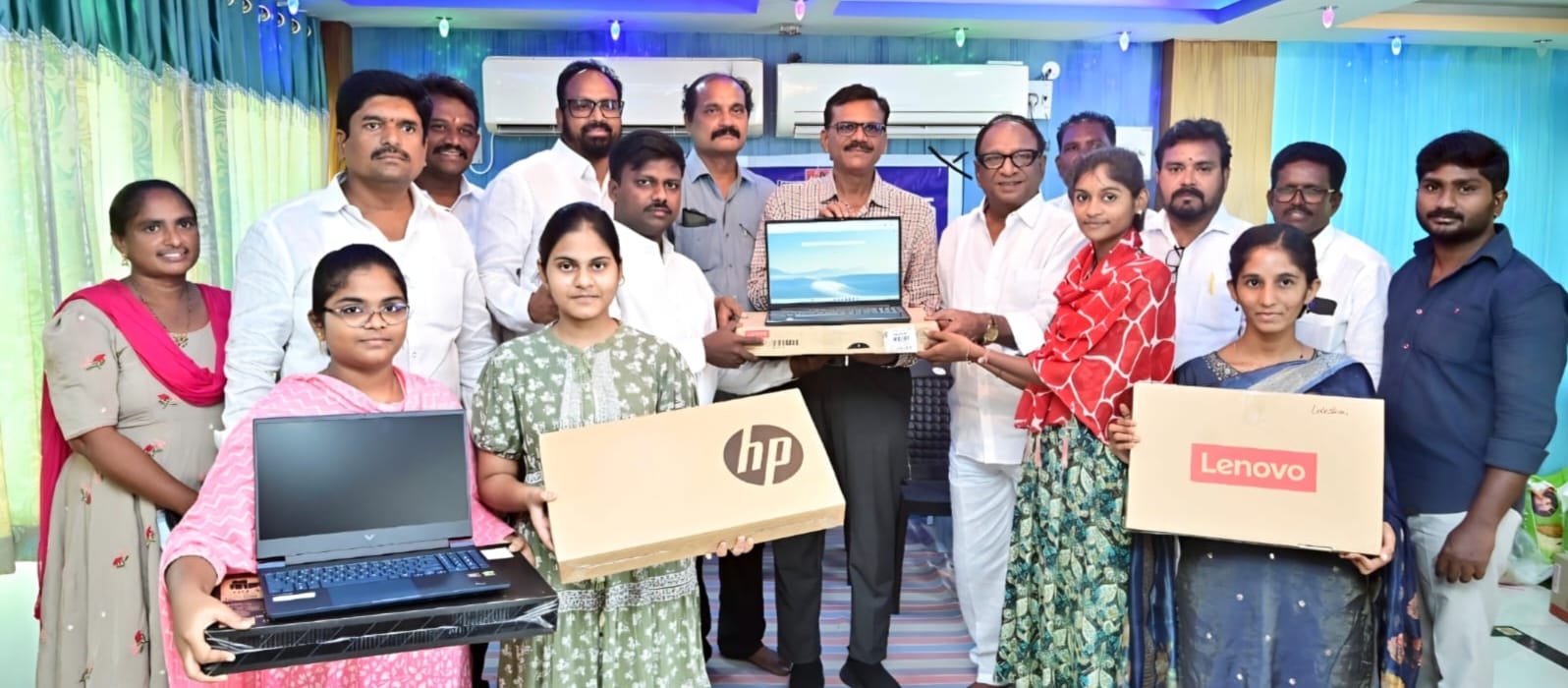 బెరాకా మినిస్ట్రీస్ సేవలు అభినందనీయం: డీఈఓ యు.వి. సుబ్బారావు
