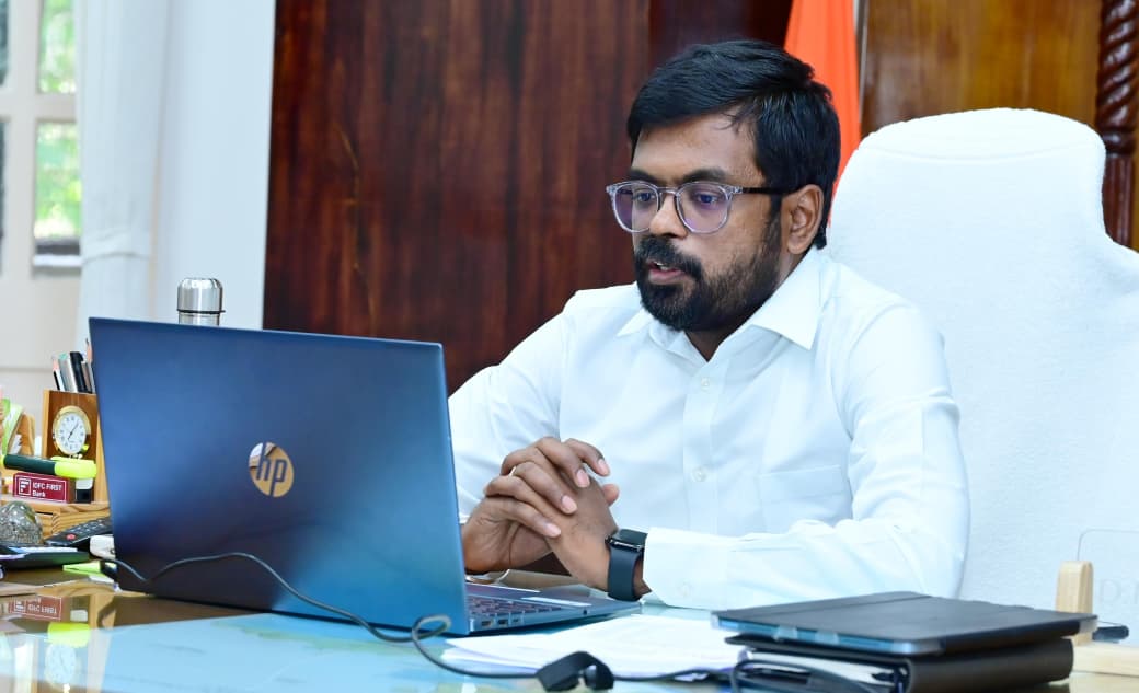 కళాశాలల్లో ‘యూత్ రెడ్ క్రాస్’ యూనిట్లు ఏర్పాటు చేయాలి: జిల్లా కలెక్టర్ డీకే బాలాజి