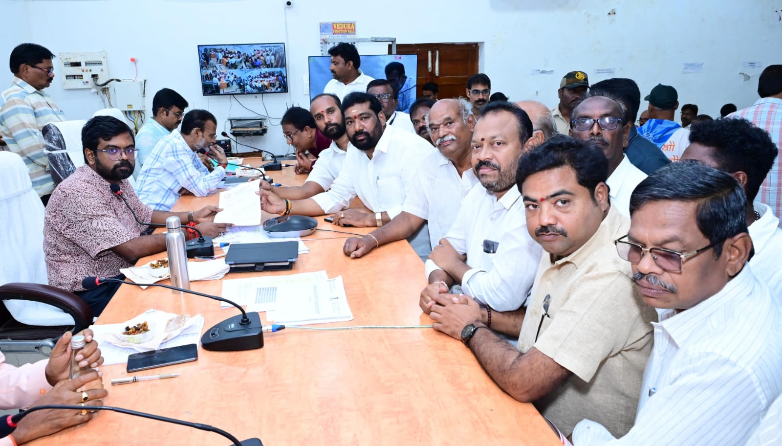 ఉద్యోగుల హామీలను తక్షణమే నెరవేర్చాలి: కలెక్టర్‌కు ఏపీ జేఏసీ అమరావతి నోటీసు