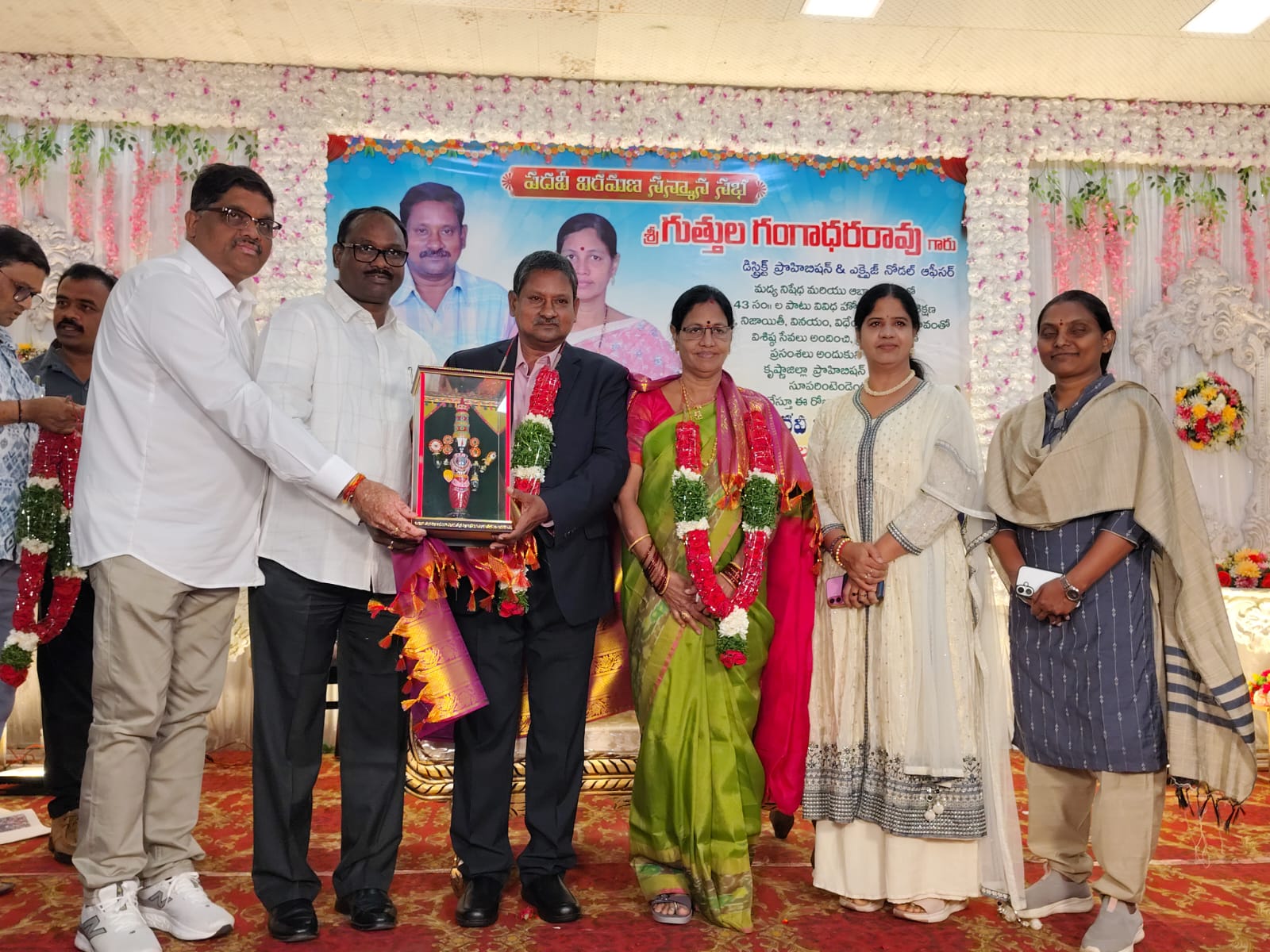 ఘనంగా ఎక్సైజ్‌ సూపరింటెండెంట్‌ గంగాధర్‌రావు పదవీ విరమణ సన్మానం