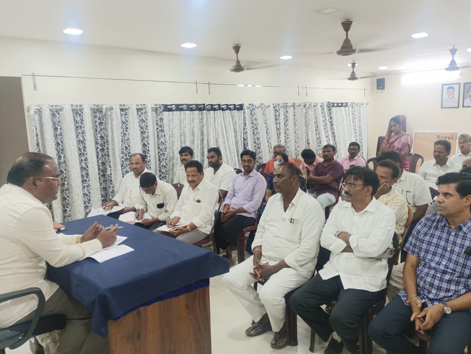 ఎల్పీజీ హోం డెలివరీలో జాప్యం వద్దు: డీలర్లకు పౌరసరఫరాల శాఖ హెచ్చరిక