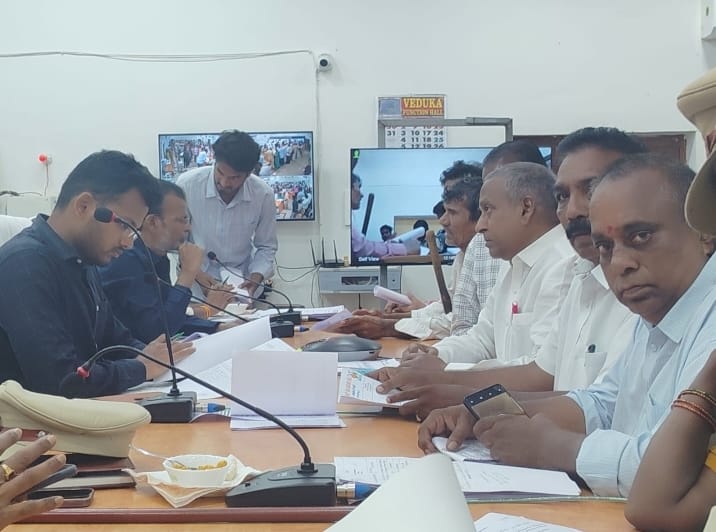 మోపిదేవిలో రూ. 24 లక్షల స్త్రీ నిధి నిధుల దుర్వినియోగం: బుక్ కీపర్‌పై క్రిమినల్ చర్యలకు ఆర్.టి.ఐ కార్యకర్తలు డిమాండ్