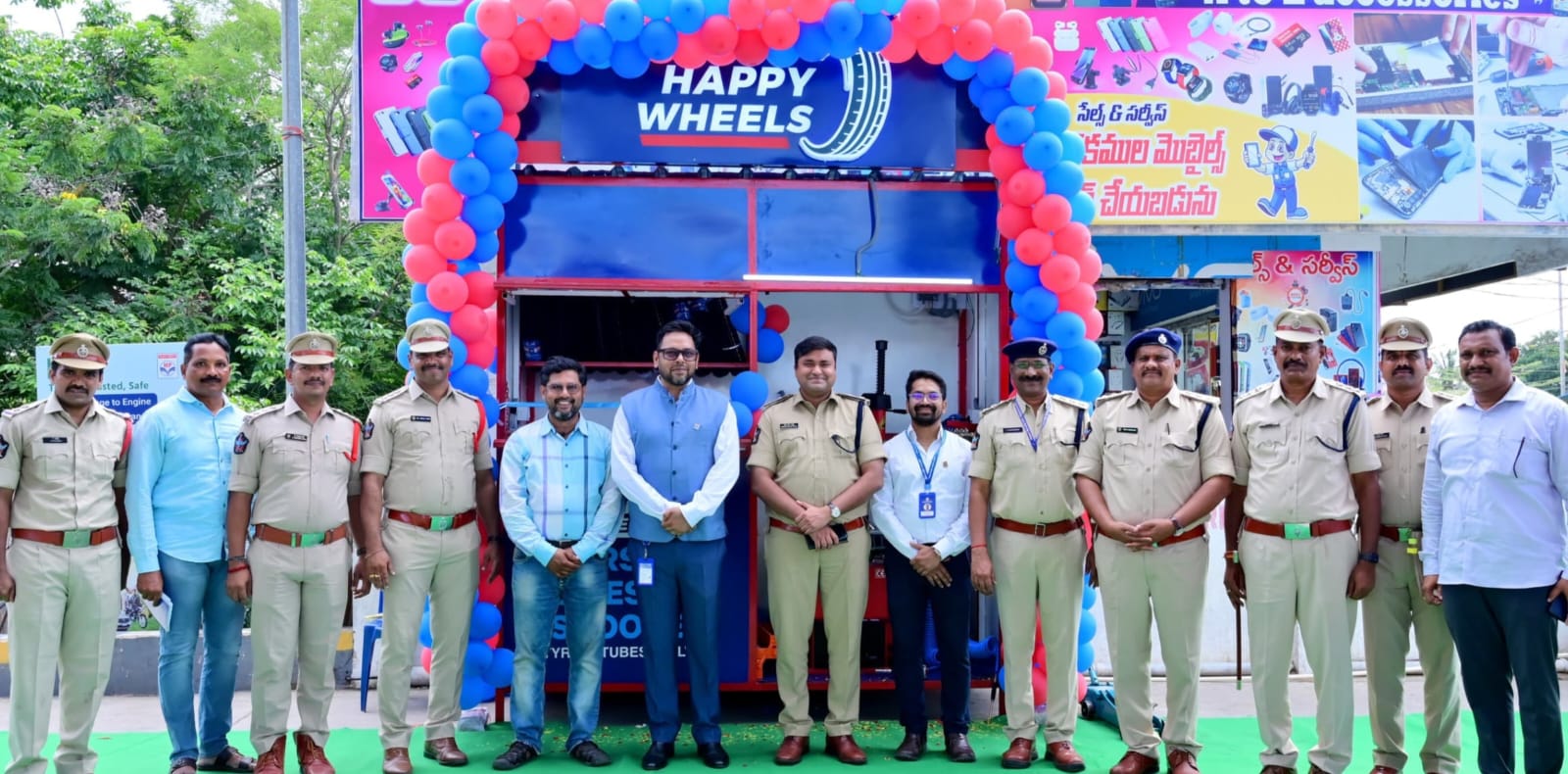 కృష్ణాజిల్లా పోలీస్ వెల్ఫేర్ పెట్రోల్ బంక్‌లో నూతన వాహన సేవలు ప్రారంభం