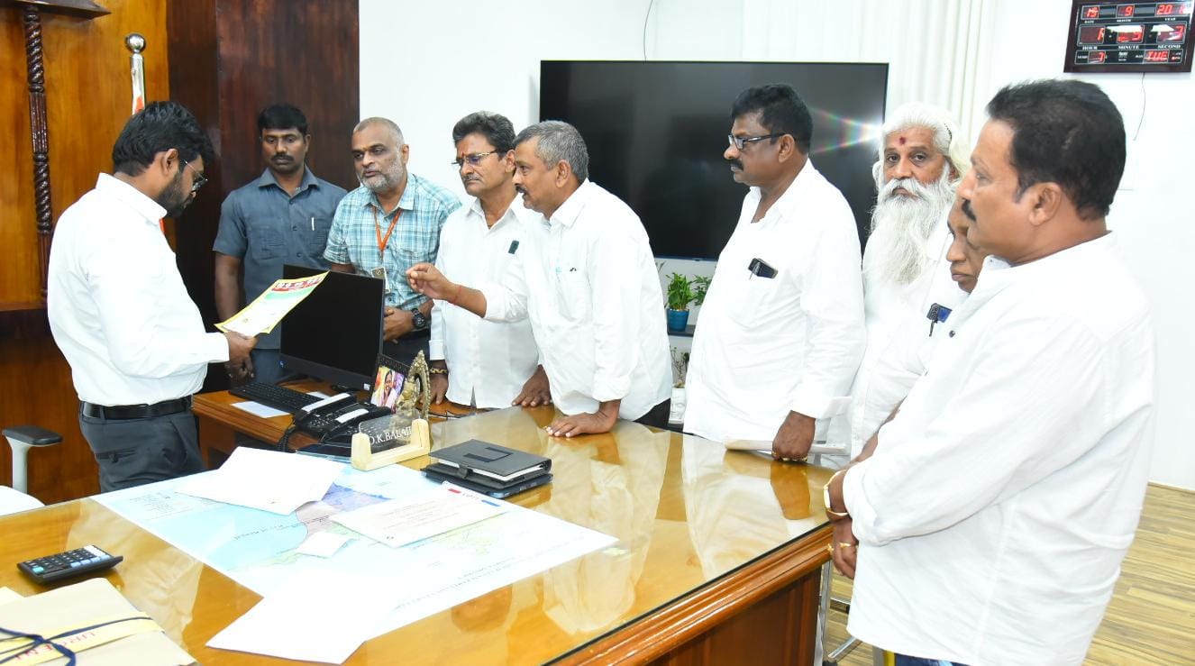 అపర కర్మల భవన స్థలానికి బ్రాహ్మణ సంఘాల వినతి