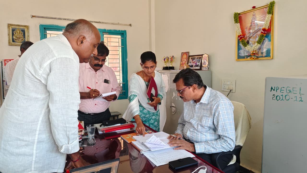 మచిలీపట్నం MPL హైస్కూల్‌లో DEO యు.వి. సుబ్బారావు తనిఖీ