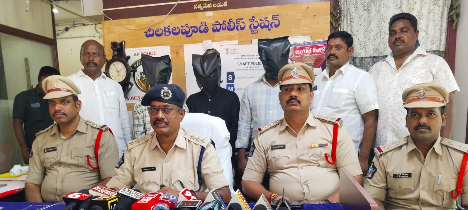 మచిలీపట్నంలో వరుస దొంగతనాల ముఠా గుట్టురట్టు: ముగ్గురు అరెస్ట్, బాలుడు అదుపులోకి