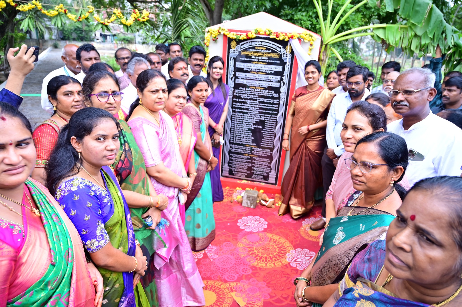 కృష్ణా జిల్లా పరిషత్‌లో రూ.23 లక్షలతో వాకింగ్ ట్రాక్ ప్రారంభం: జిల్లా కలెక్టర్ డి.కే. బాలాజీ
