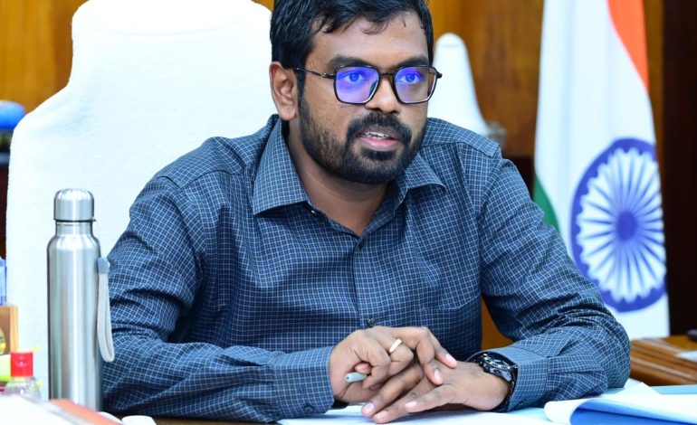 భారీ వర్షాల హెచ్చరిక: కృష్ణా జిల్లా కలెక్టరేట్‌లో 24 గంటల కంట్రోల్ రూమ్ ఏర్పాటు