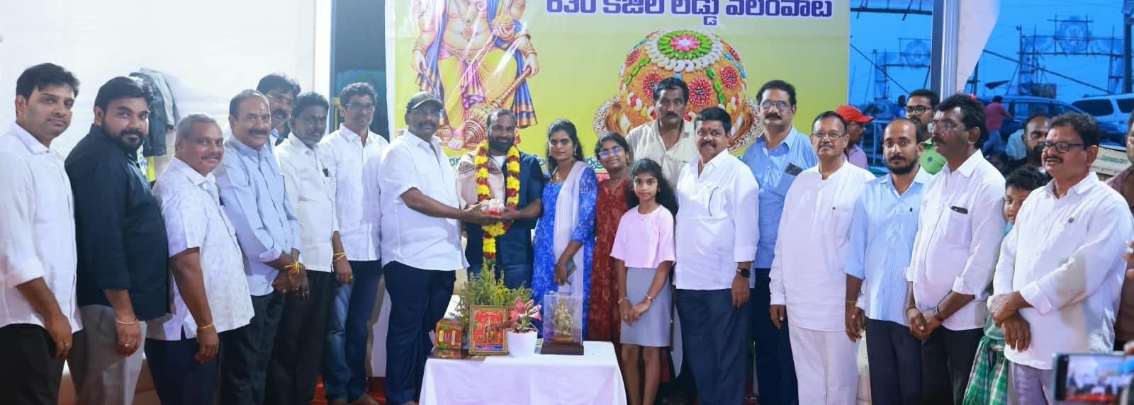 రూ.25 లక్షలు పలికిన బందరు సాగర తీర మహా గణపతి లడ్డూ