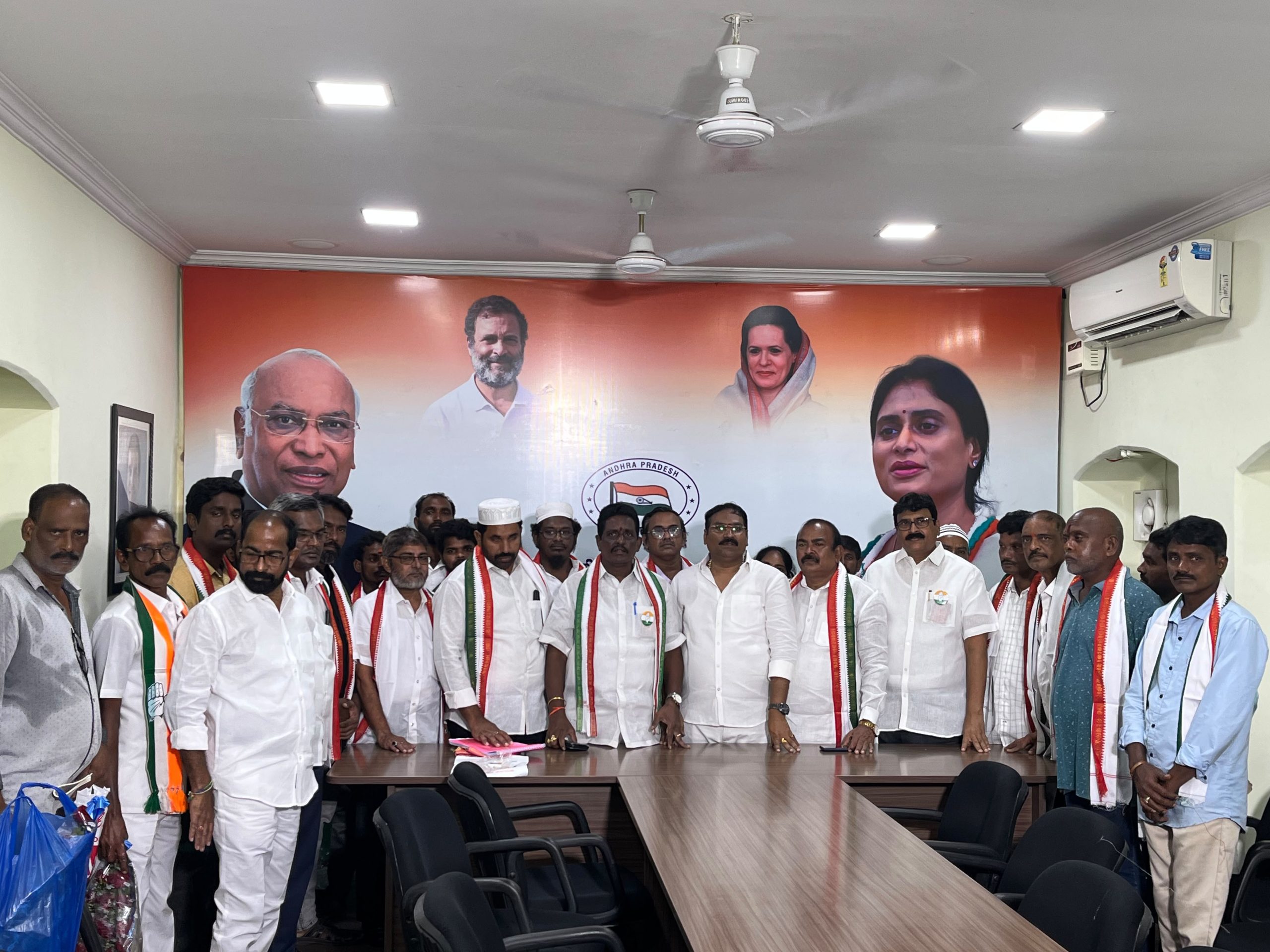 జనసేనలో 12 ఏళ్లుగా పనిచేసినా దక్కని గుర్తింపు.. వర్గపోరుతో విసిగి కాంగ్రెస్‌లో చేరిన 30 మంది నాయకులు