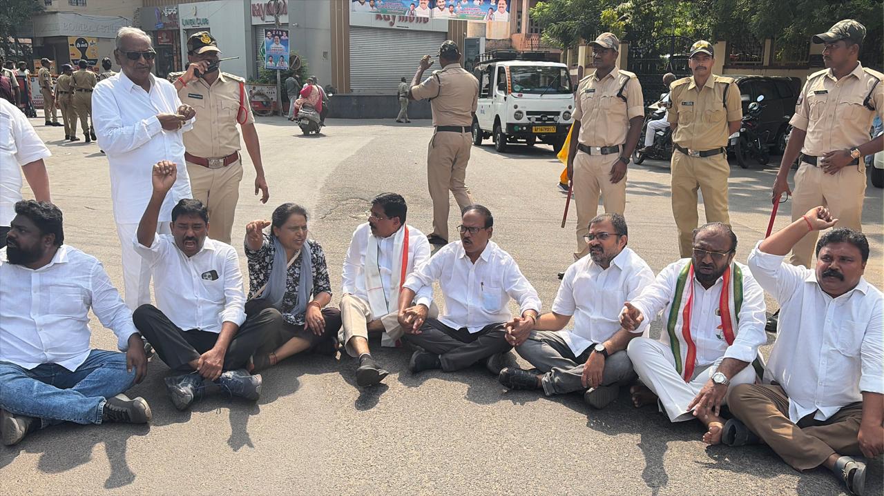 విజయవాడలో మచిలీపట్నం నగర కాంగ్రెస్ అధ్యక్షుడు అబ్దుల్ మతీన్ అరెస్ట్