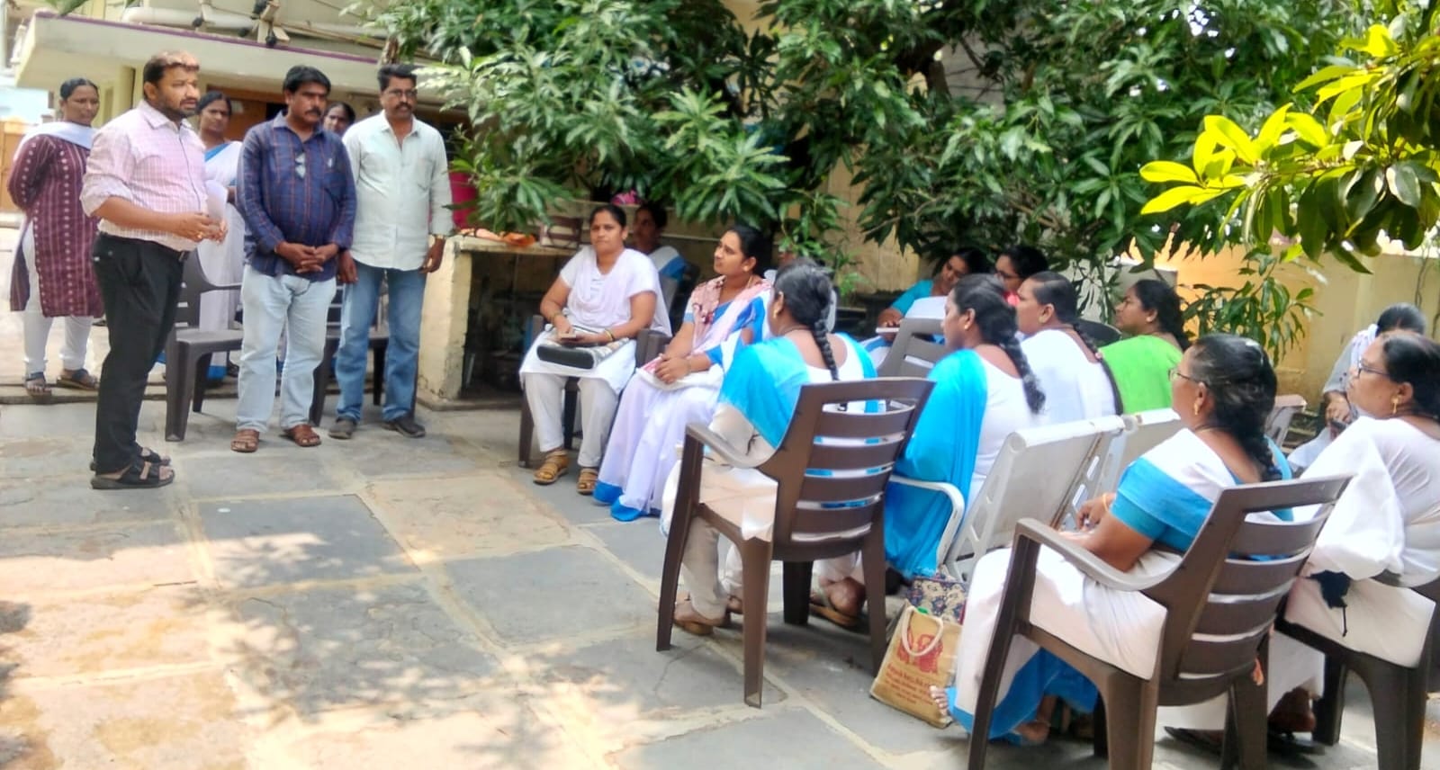UPHC నారాయణపురంలో ఆశా డే సమావేశం: సర్వేలు, పరిశుభ్రతపై మెడికల్ ఆఫీసర్ డాక్టర్ వీరేంద్రనాథ్ పిలుపు