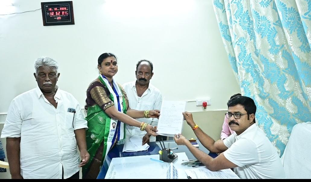 మచిలీపట్నం వైఎస్ఆర్సిపి మేయర్ అభ్యర్థి లంక జ్యోతి నామినేషన్ ఊరేగింపు