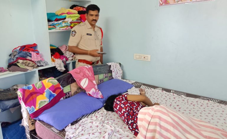 మచిలీపట్నంలో విషాదం: భార్యను హత్య చేసి పోలీసుల ఎదుట లొంగిపోయిన భర్త