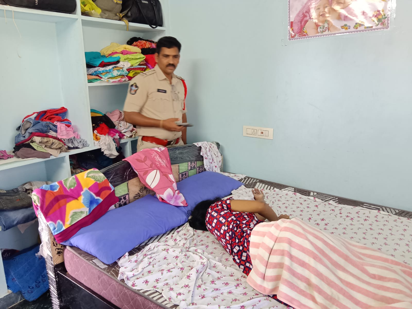 మచిలీపట్నంలో విషాదం: భార్యను హత్య చేసి పోలీసుల ఎదుట లొంగిపోయిన భర్త