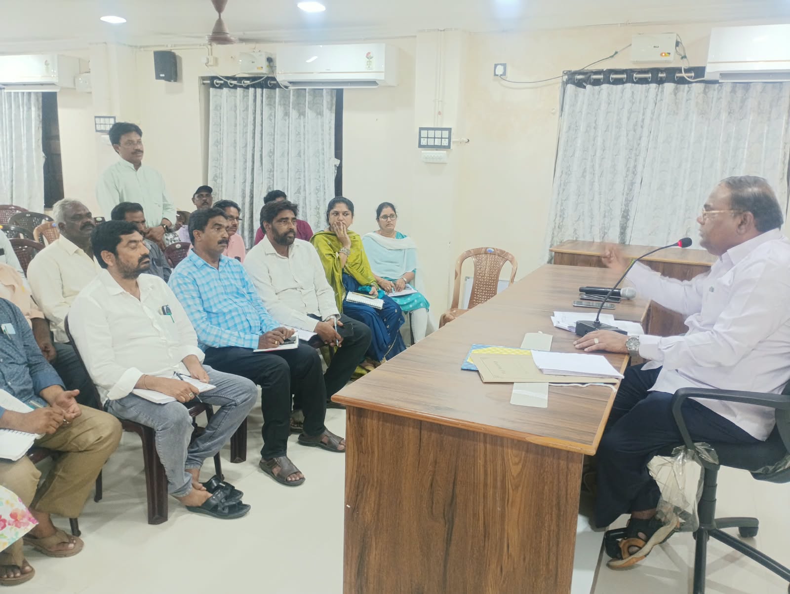 రేషన్ డీలర్ల సమస్యల పరిష్కారానికి తక్షణ చర్యలు చేపట్టాలి