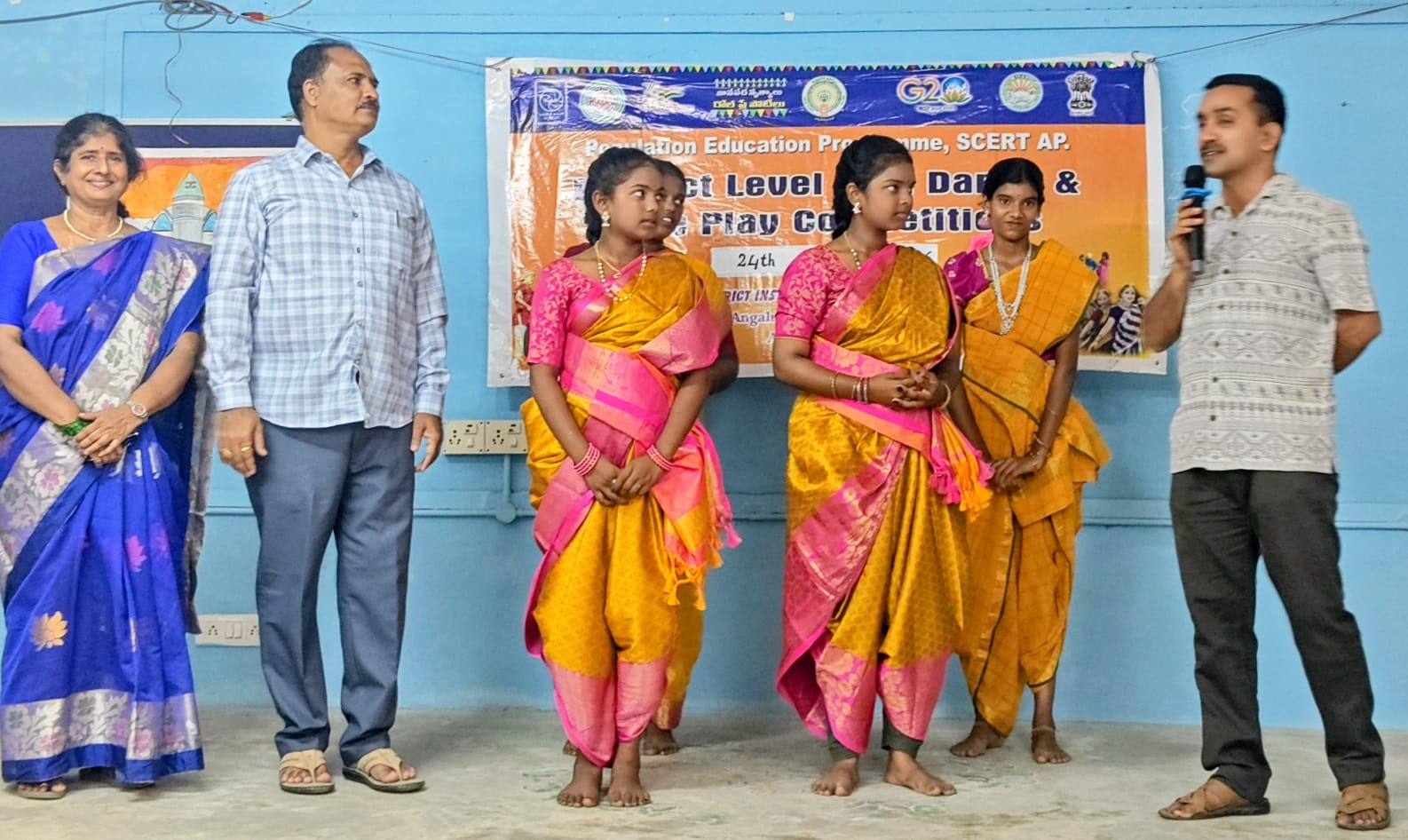 జిల్లా స్థాయి జానపద నృత్య పోటీల్లో ‘పురిటిగడ్డ ఉన్నత పాఠశాల’ విద్యార్థినుల ప్రతిభ